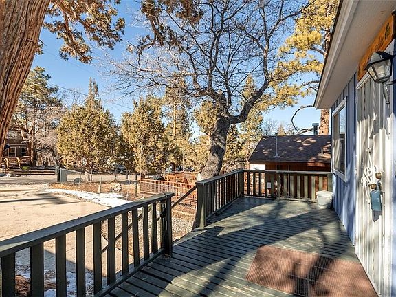 5th image of 853 Leonard Ln
