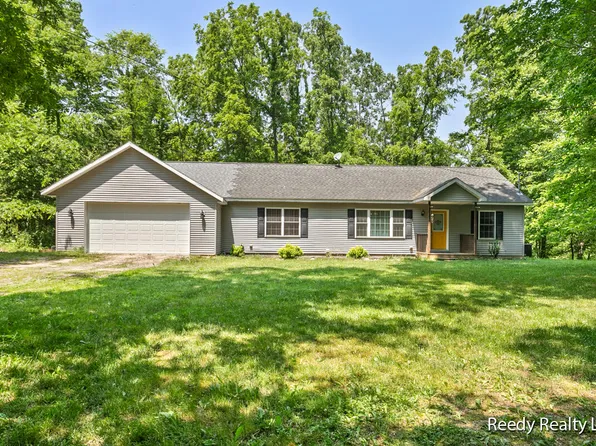 7916 W Peck Lake Rd, Saranac, MI 48881