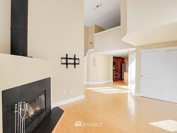 4th image of 231 Belmont Ave E Unit 401