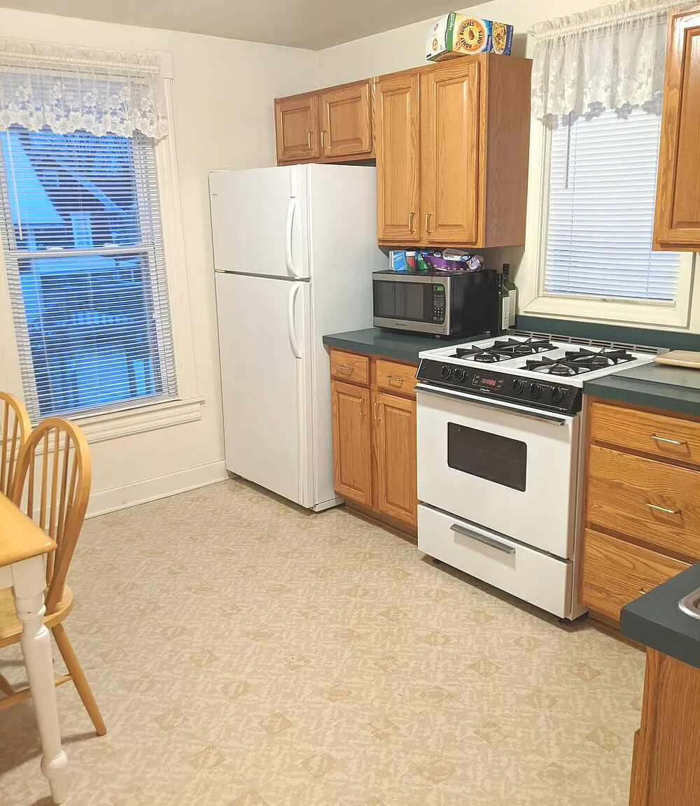 3 bed, 2400 sqft, $720 — Photo 4