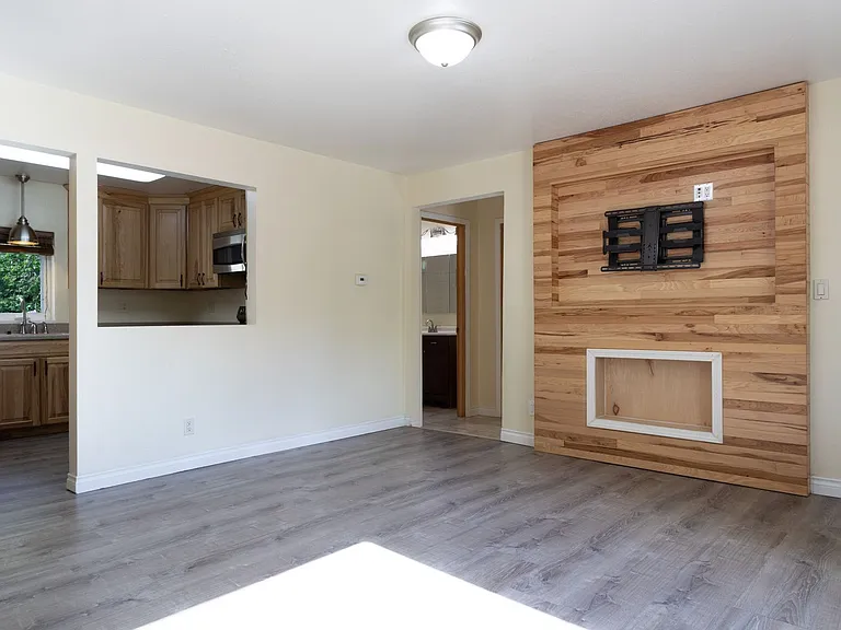 2223 Mercier St — Photo 2