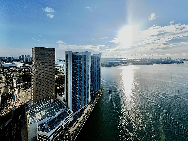 325 Biscayne Blvd #1420 — Photo 26