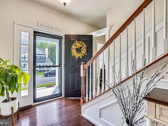 3rd image of 117 Brooke Ln