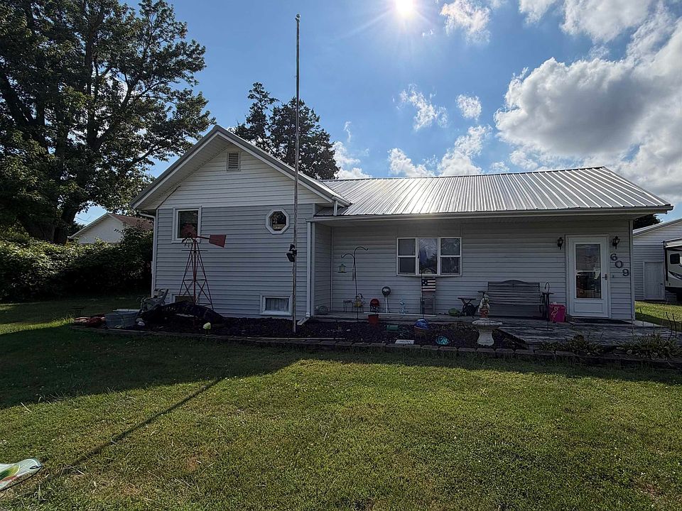1st image of 609 Lake Rd