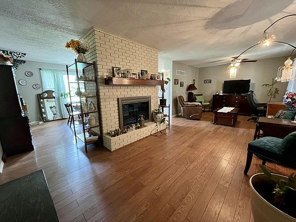 4th image of 132 Pierson Avenue