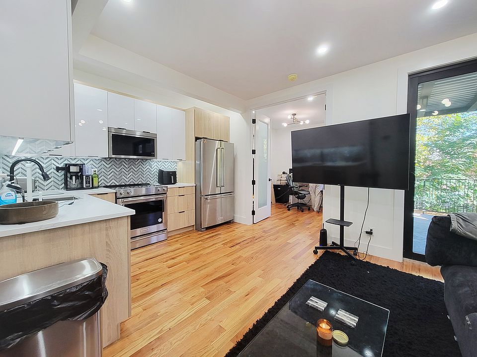 1st image of 431 Columbia St #2
