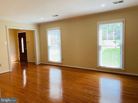 2nd image of 847 Colvin Ct