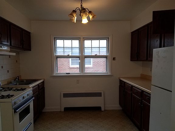 5th image of 2125 Auburn St APT 2E