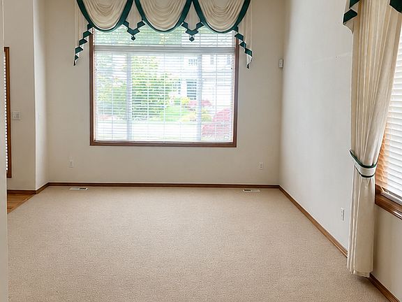 4th image of 2822 107th Pl SE