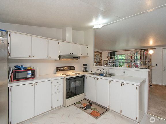5th image of 60 Rhododendron Drive