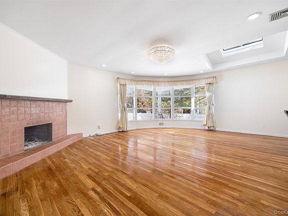 5th image of 11 Old Post Road E