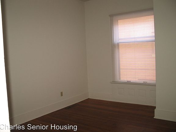 4th image of 1938 F St APT 03