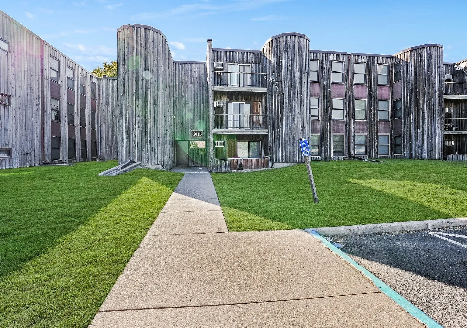 Lynwood Pointe — Photo 3