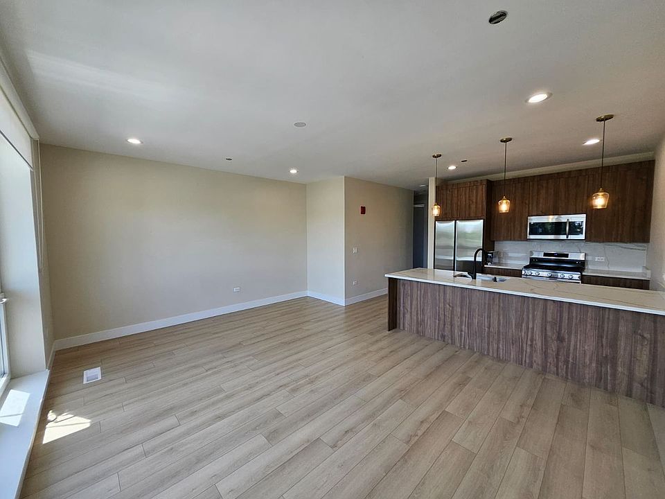 1st image of 3043 W Irving Park Rd #306