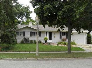 2701 Montego Dr, Lansing, MI 48912