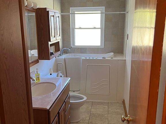 Bathroom with walk-in whirlpool tube__