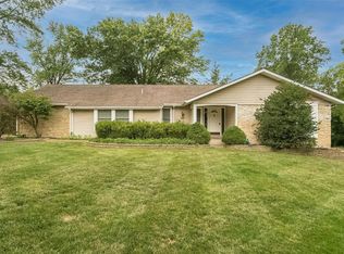476 Manorcrest Ln, Ballwin, MO 63011