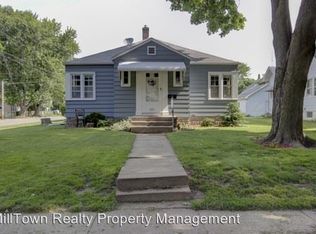832 W 16th St, Davenport, IA 52804