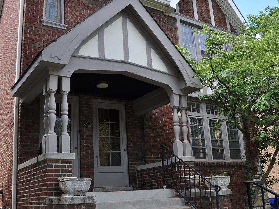 Front of building, great curb appeal