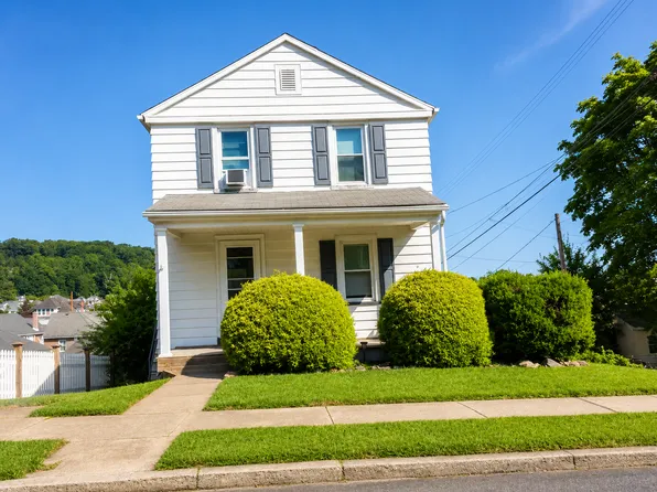 1117 Wiley St, Fountain Hill, PA 18015