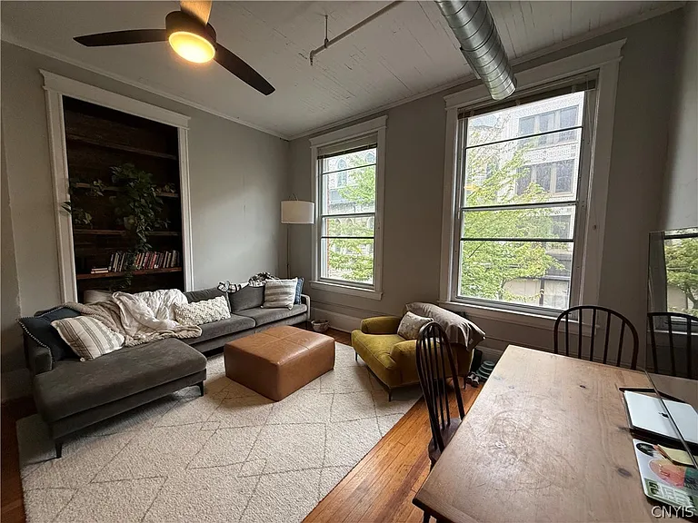 205 E Jefferson St #2B — Photo 8