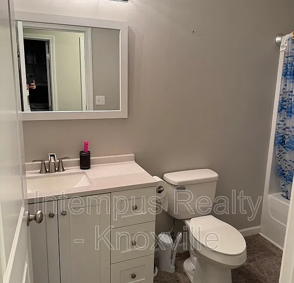 2419 E Glenwood Ave — Photo 20