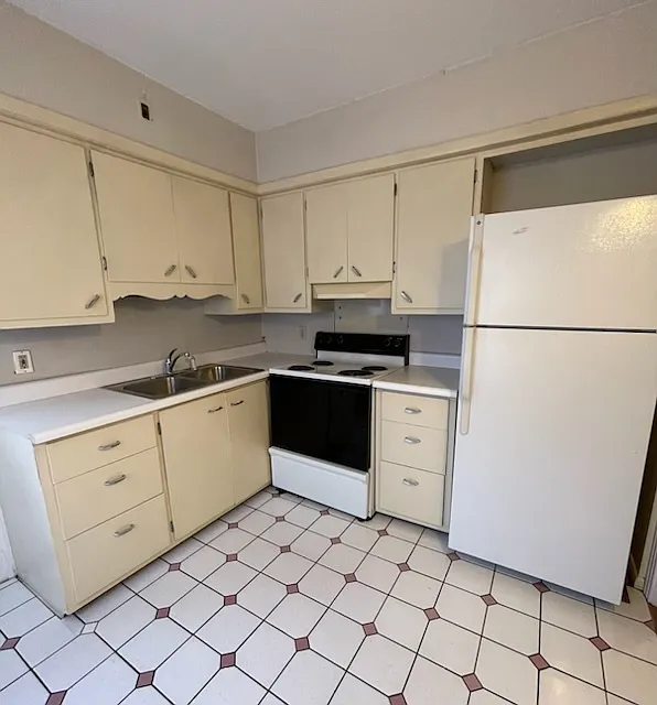 548 Fulton Street East (Kory) - 3 — Photo 3