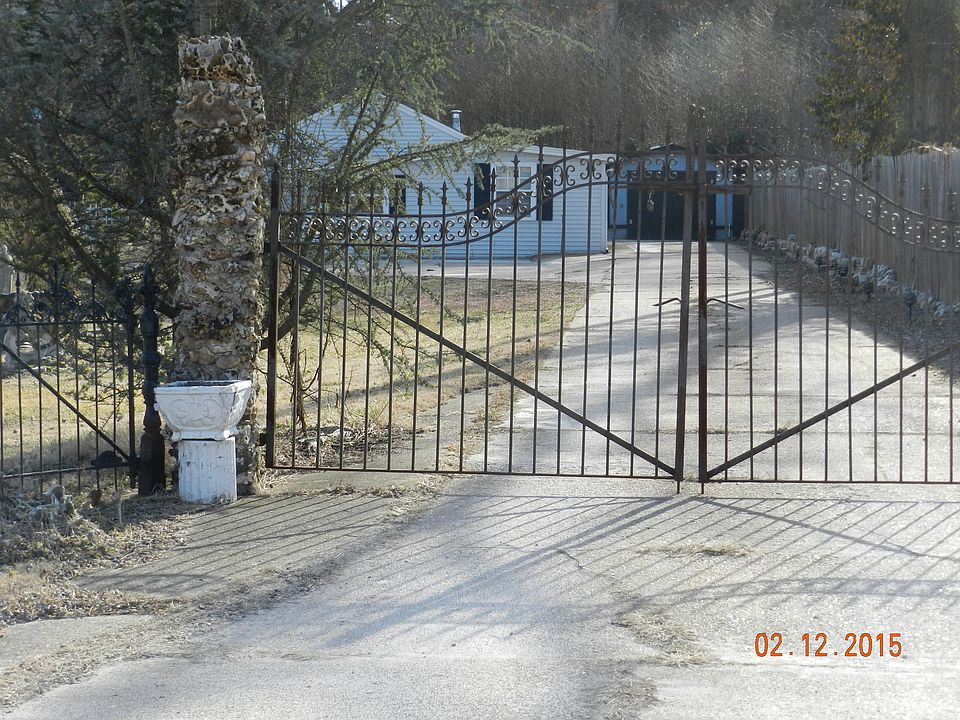 2nd image of 996 Sandra Dr