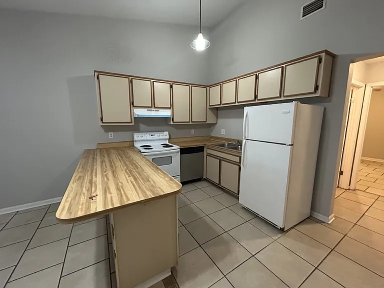 1254 Continental Ct — Photo 7