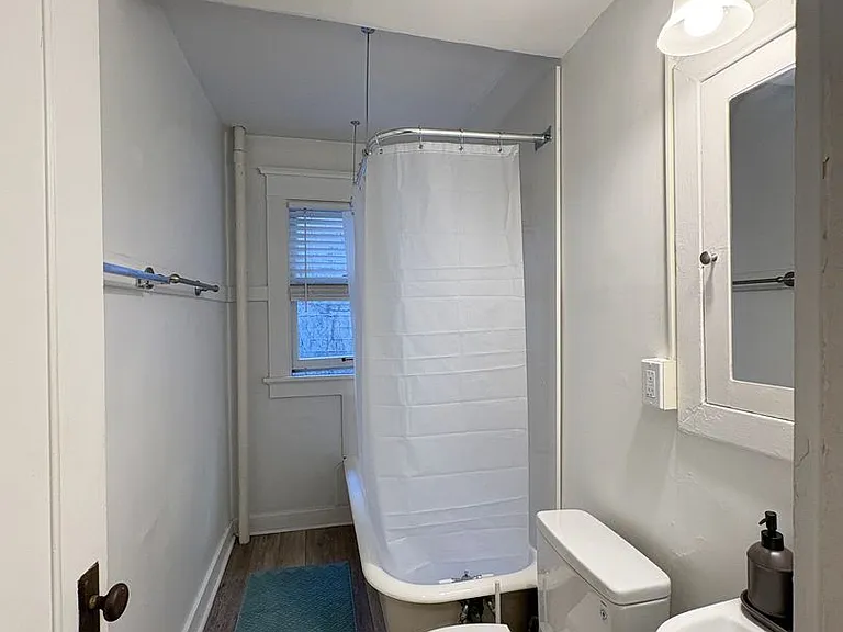 Virginian Apartments — Photo 29