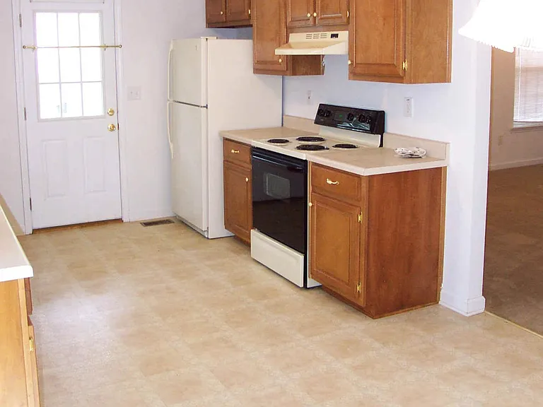 391 Housley Dr — Photo 2