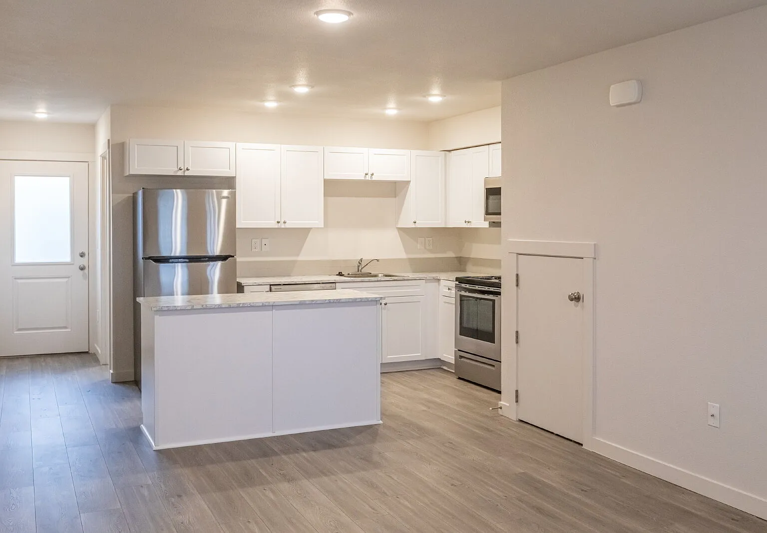 2 bed, 1.5 bath, 1015 sqft, $1,659 — Photo 1