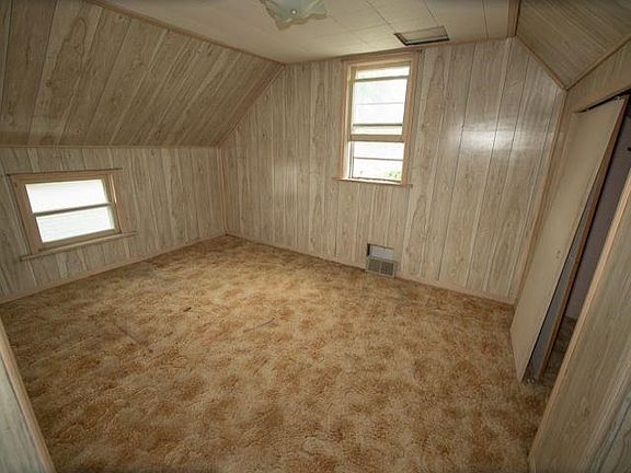5th image of 305 N Ash St
