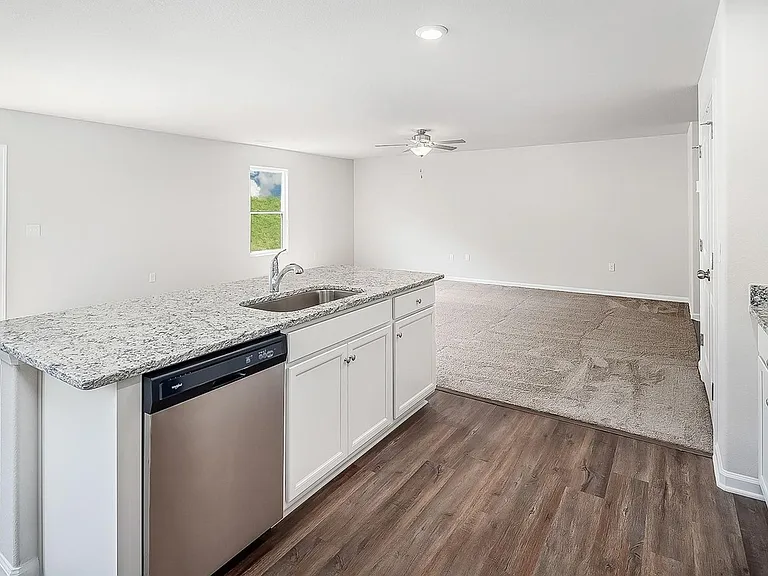 521 Hawley St — Photo 4