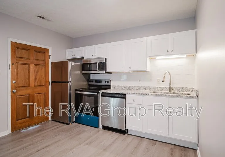 3807 Woodlawn St #8 — Photo 12