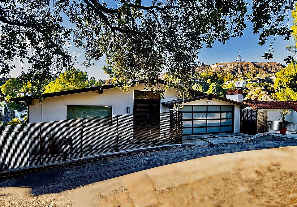 1st image of 3021 Hollyridge Dr
