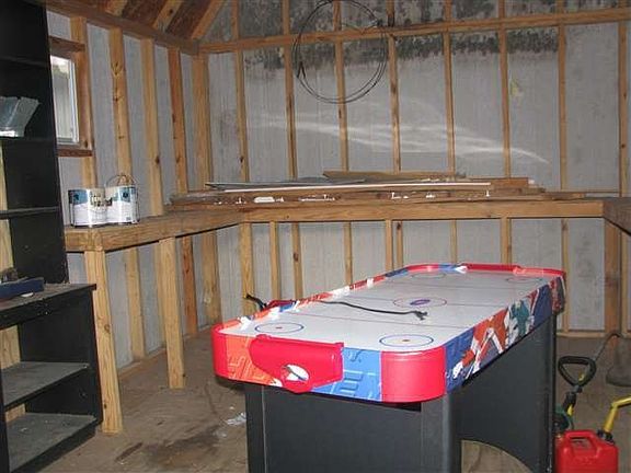 4th image of 3738 Hemlock Ln