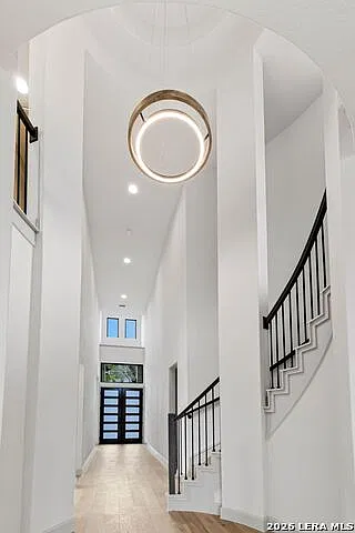 5 bed, 4.5 bath, 3395 sqft, $5,600 — Photo 3