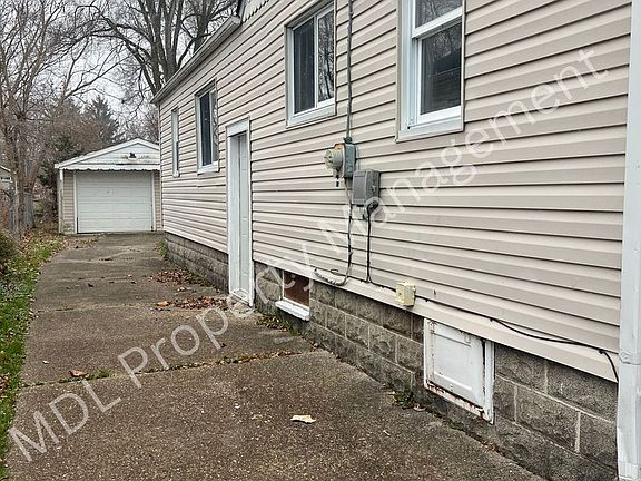 2nd image of 1639 Birney St
