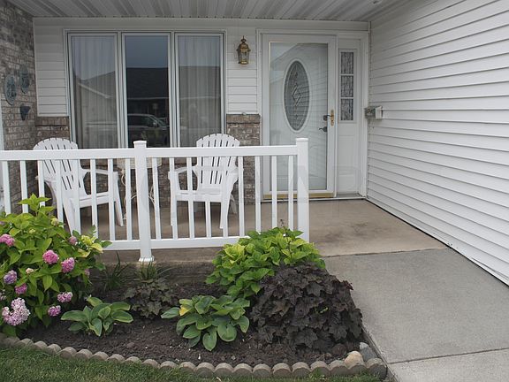 2nd image of 419 Crestwood Ct SE