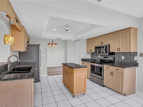 4th image of 3283 CLUBVIEW DR