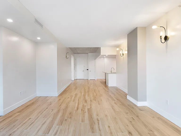 3707 Blackstone Ave #503 — Photo 10