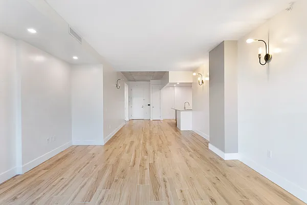 Rented by Safdie Realty Group | media 25