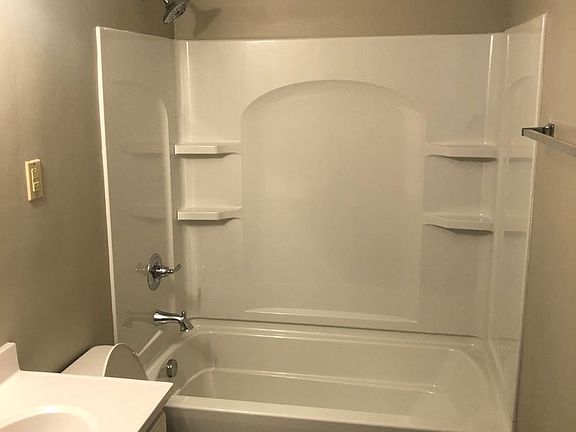 3rd image of 1741 Holly Dr