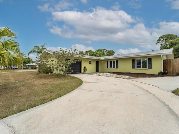 607 Coconut Ave N, Port Saint Lucie, FL 34952