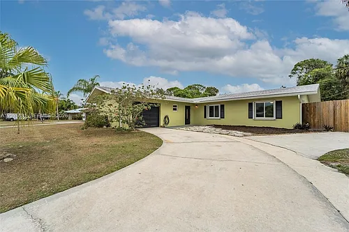 607 Coconut Ave N Photo 1 607 Coconut Ave N Photo 1