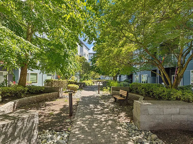 Riverpark Apartments — Photo 19