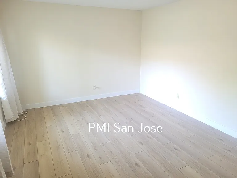 1260 Crescent Ter — Photo 7