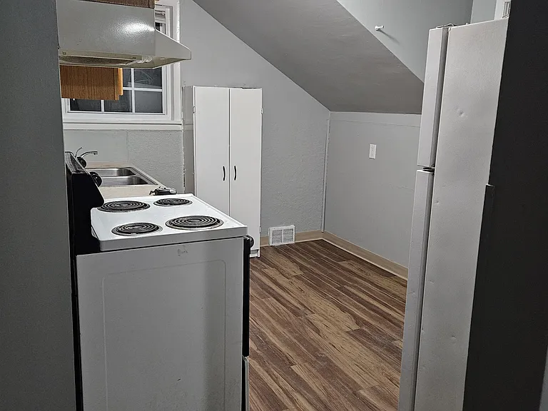 243 Linden Ave #2 — Photo 12