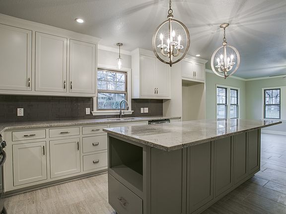 4th image of 2301 Goldenrod Ave